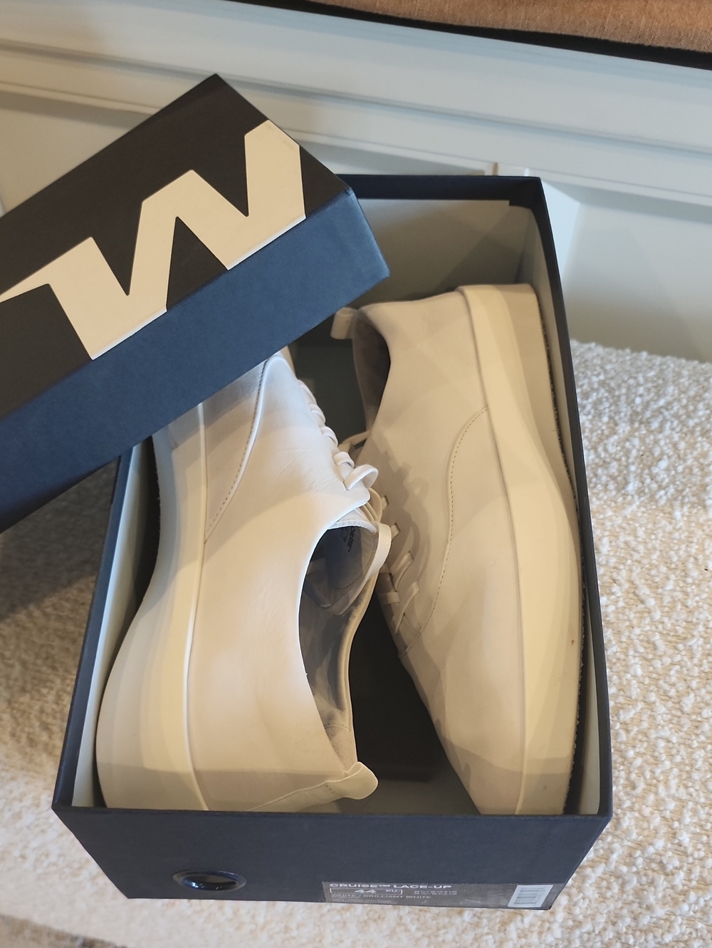 Wolf and Shepherd Men's White Low-Top Casual Sneakers